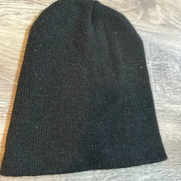 Free when bundle Black beanie - Picture 2 of 5